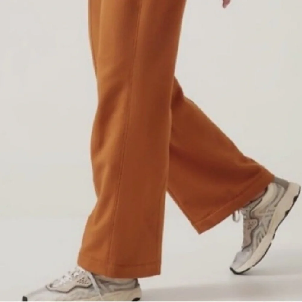 ATHLETA RETROPLUSH STRAIGHT LEG PANT IN FOLIAGE ORANGE SIZE MEDIUM - Picture 5 of 7